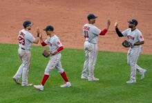 Willson Contreras hit by pitch