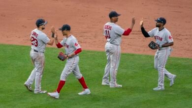 Willson Contreras hit by pitch