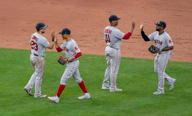 Willson Contreras hit by pitch